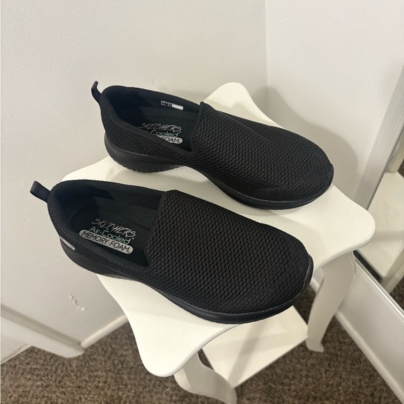 Skechers Black Loafers Slip-On Comfort - Picture 4 of 7